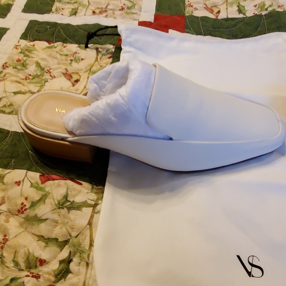SHOES - Picture 4 of 7